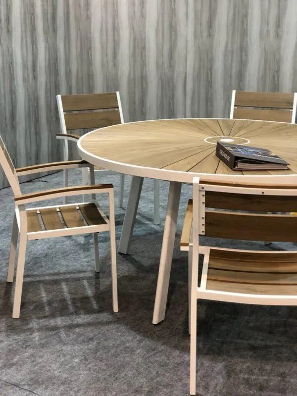 MUNIQUE 1.50 MESA DE COMEDOR