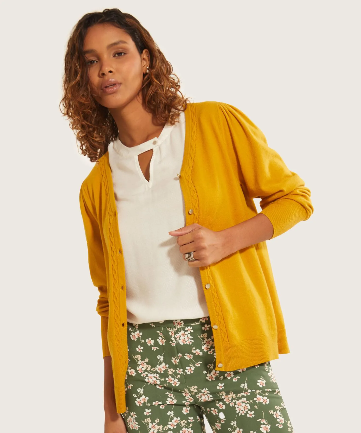 Saco Buzo Cuello En V, Con Pechera Y Botones Manga Larga