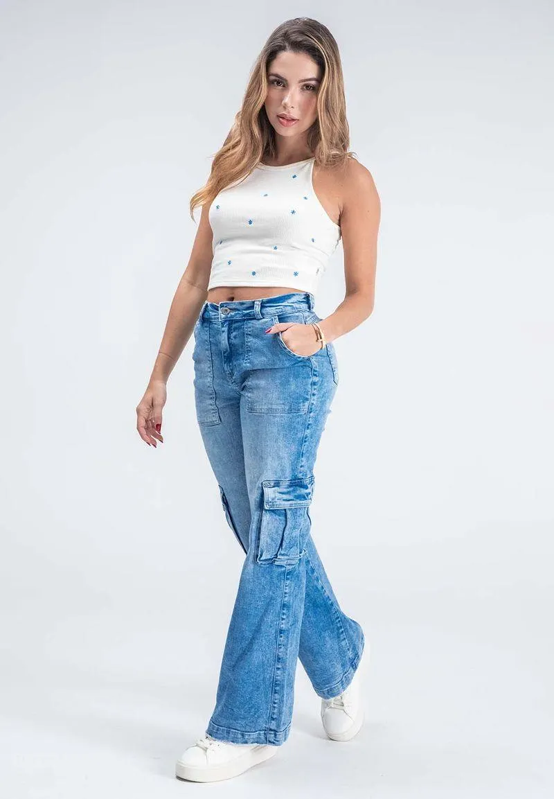 Jean cargo tiro alto con bolsillos cargos