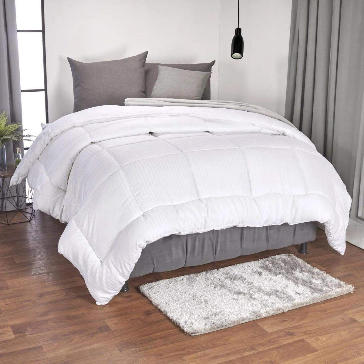 Plumón tipo hotel en tela 300 hilos blanco