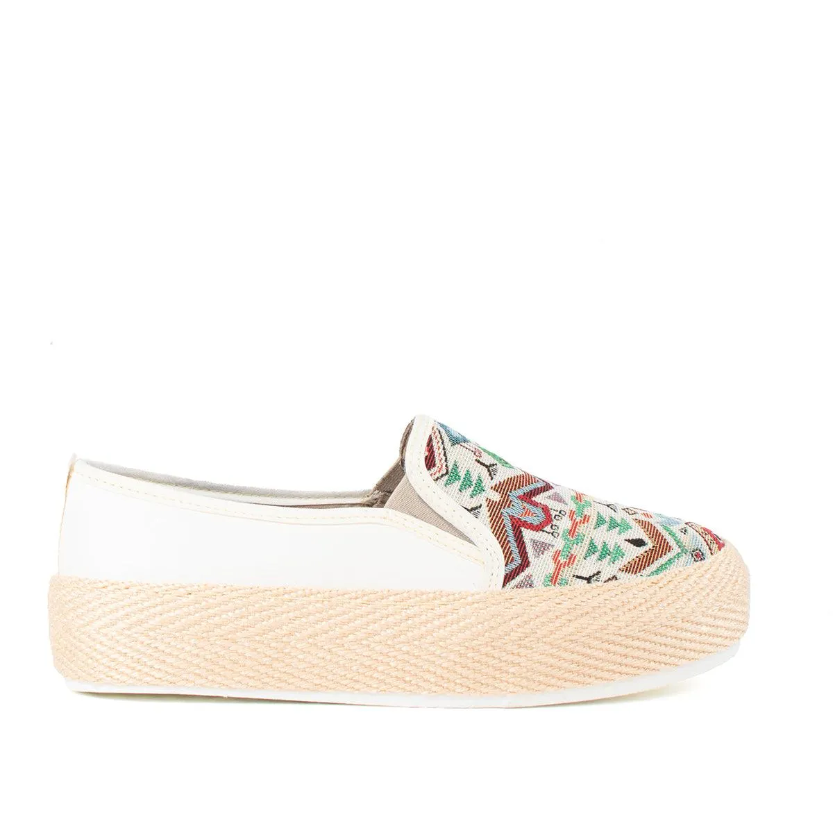 Cerrados color talco con suela en yute y capellada textil