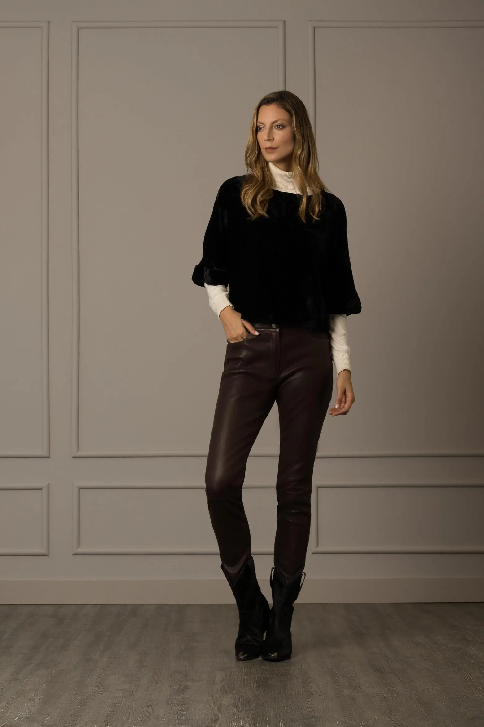 Camisa uva en velvet para mujer brillo sutil