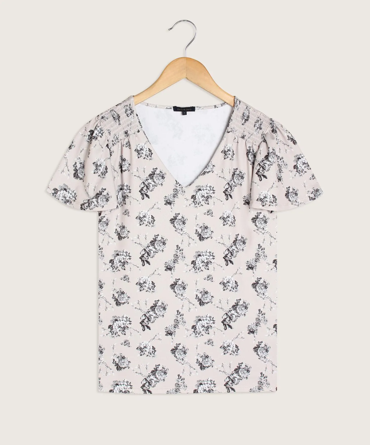 Camiseta Estampada Cuello En V Manga Corta Volada