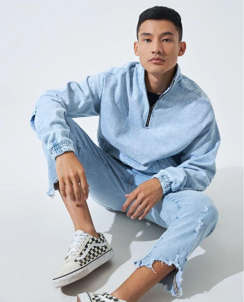 Chaqueta con cierre en el cuello y bolsillos de parche para hombre