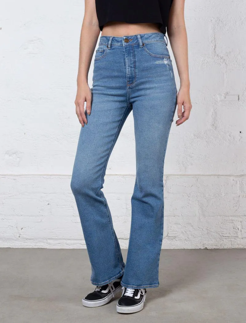 Jean Flare con bota ancha