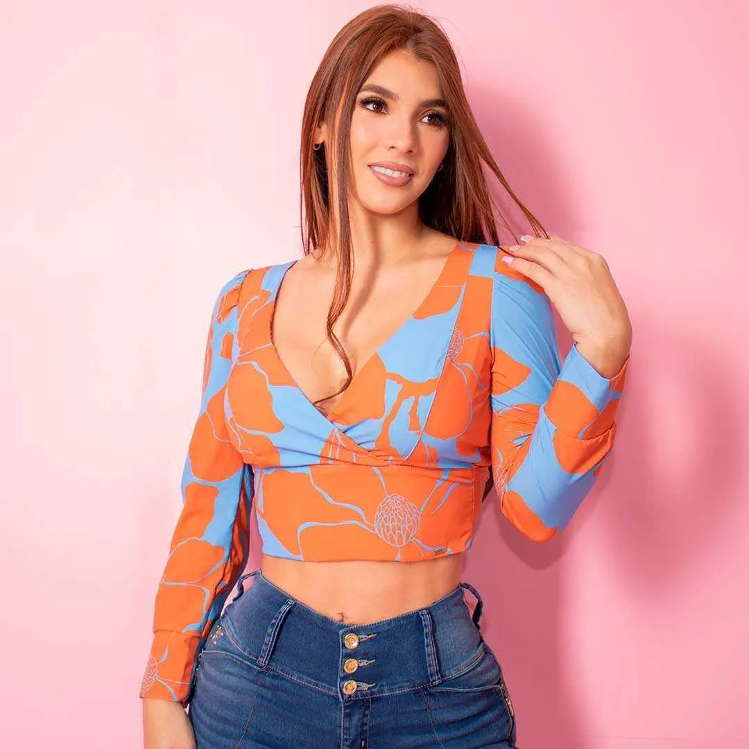 Blusa estampada con escote cruzado