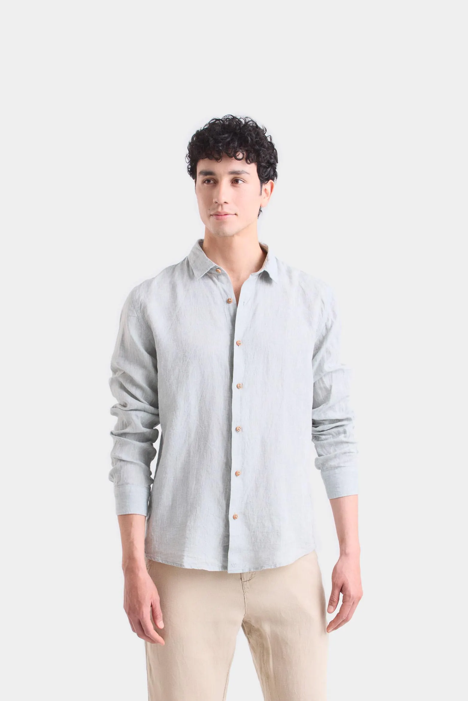 Camisa manga larga en lino para hombre silueta semi ajustada