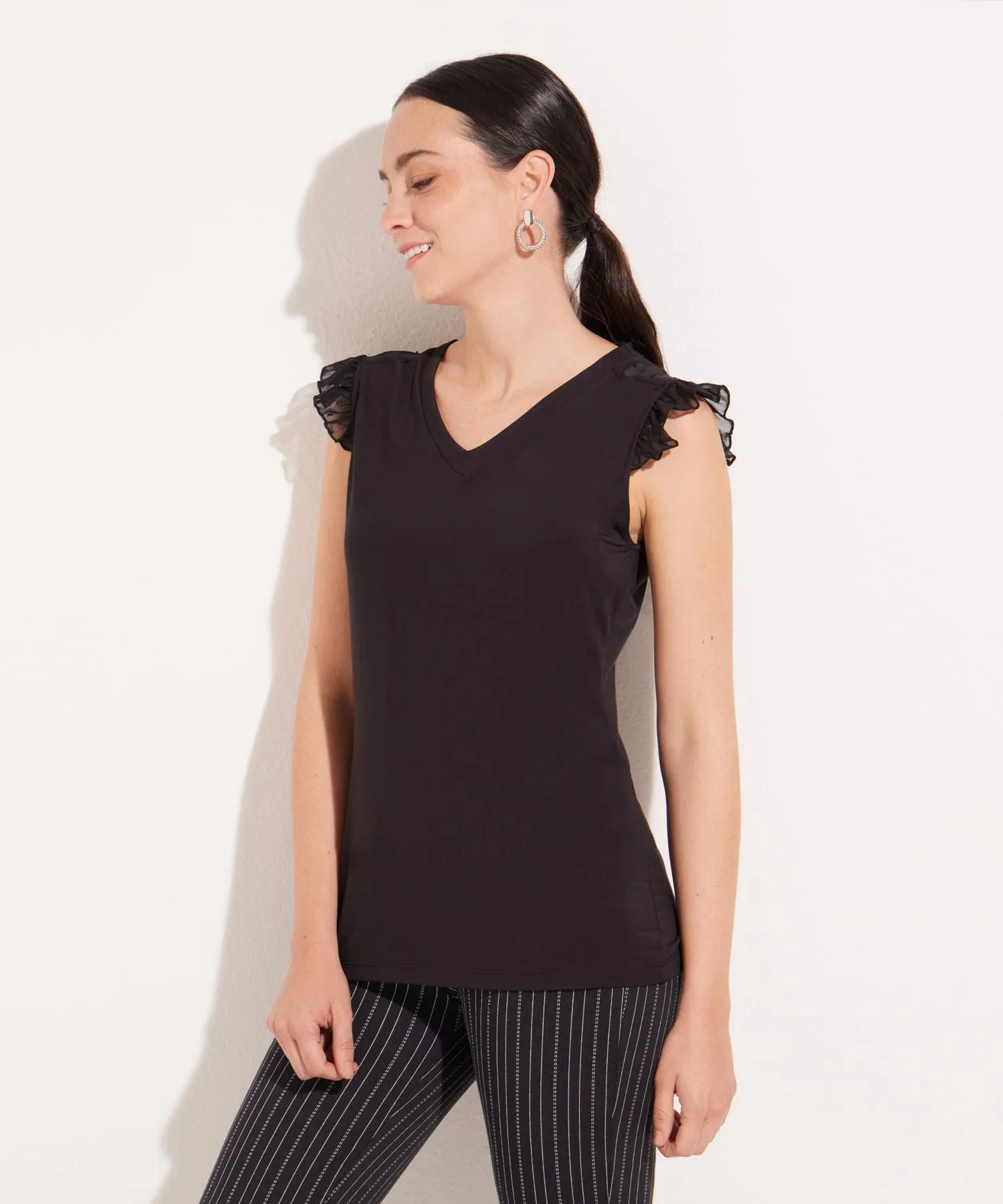 Camiseta Manga Sisa Con Incrustaciones En Malla