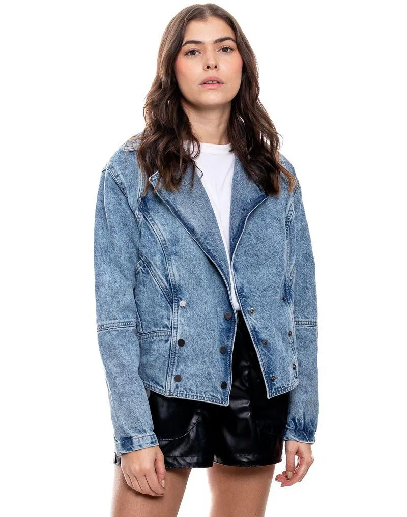 Chaqueta En Denim Con Cortes Y Contrastes De Color