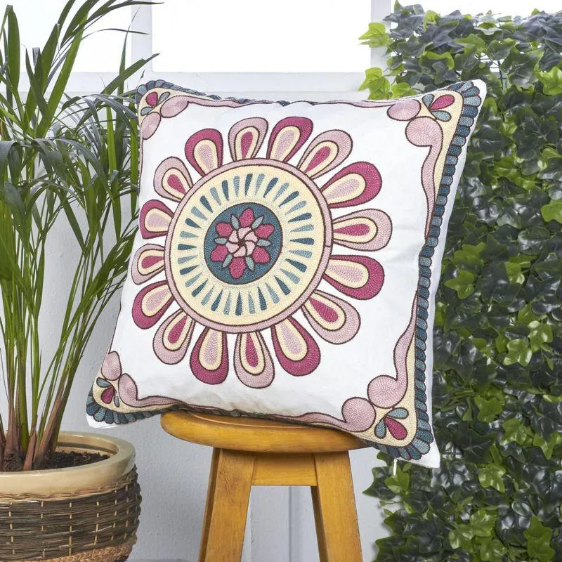 Forro Cojín Bordado Dario