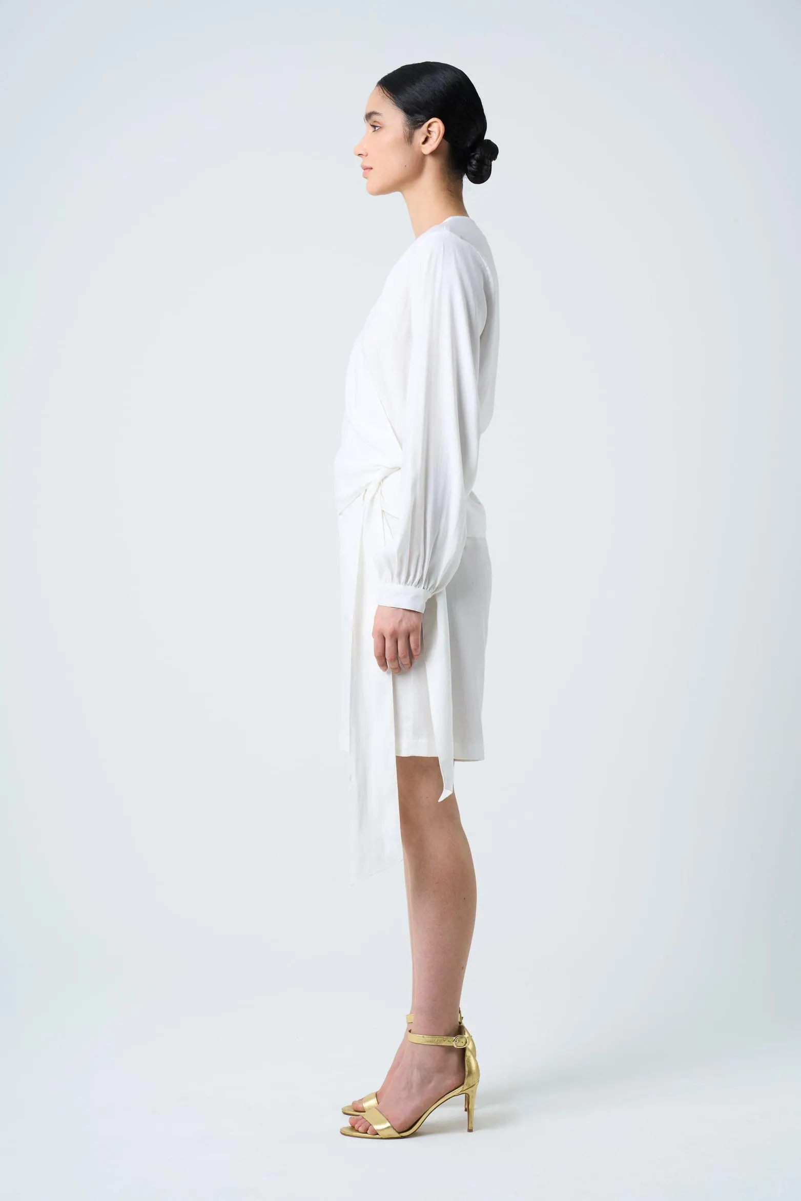 Camisa Iris silueta wrap para mujer amarre en costado