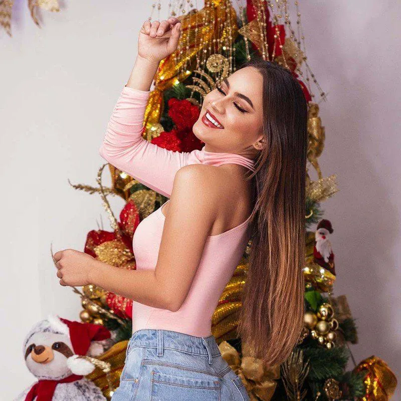 BLUSA CUELLO SHOCKER MANGA PUFF, HOMBRO ESCOTADO, MANGA LARGA COLOR ROSA