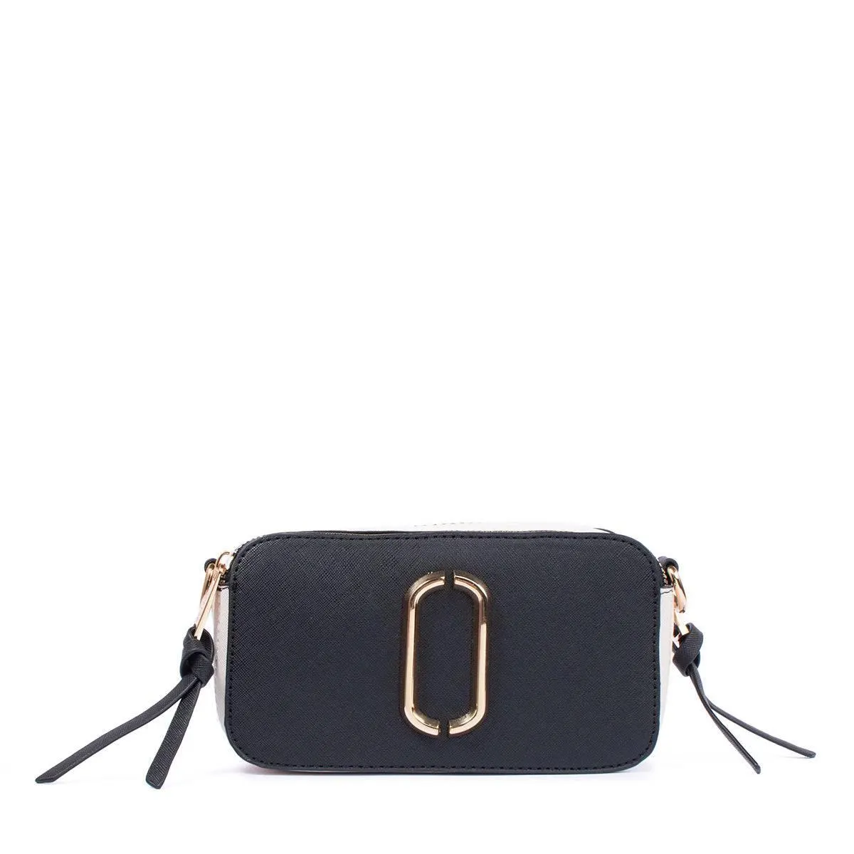 Bolso tipo bandolera color negro con herraje