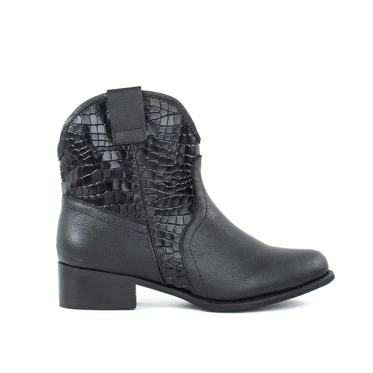 Botines texanos de cuero color negro con texturizado croco