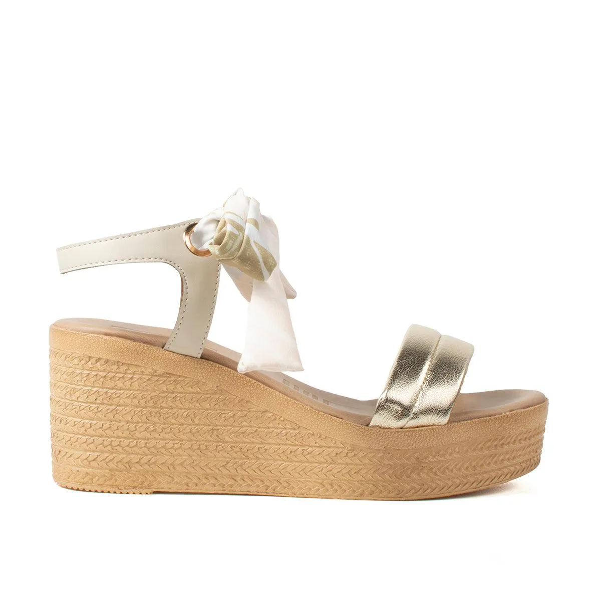 Sandalia alta color talco con lazo, para dama
