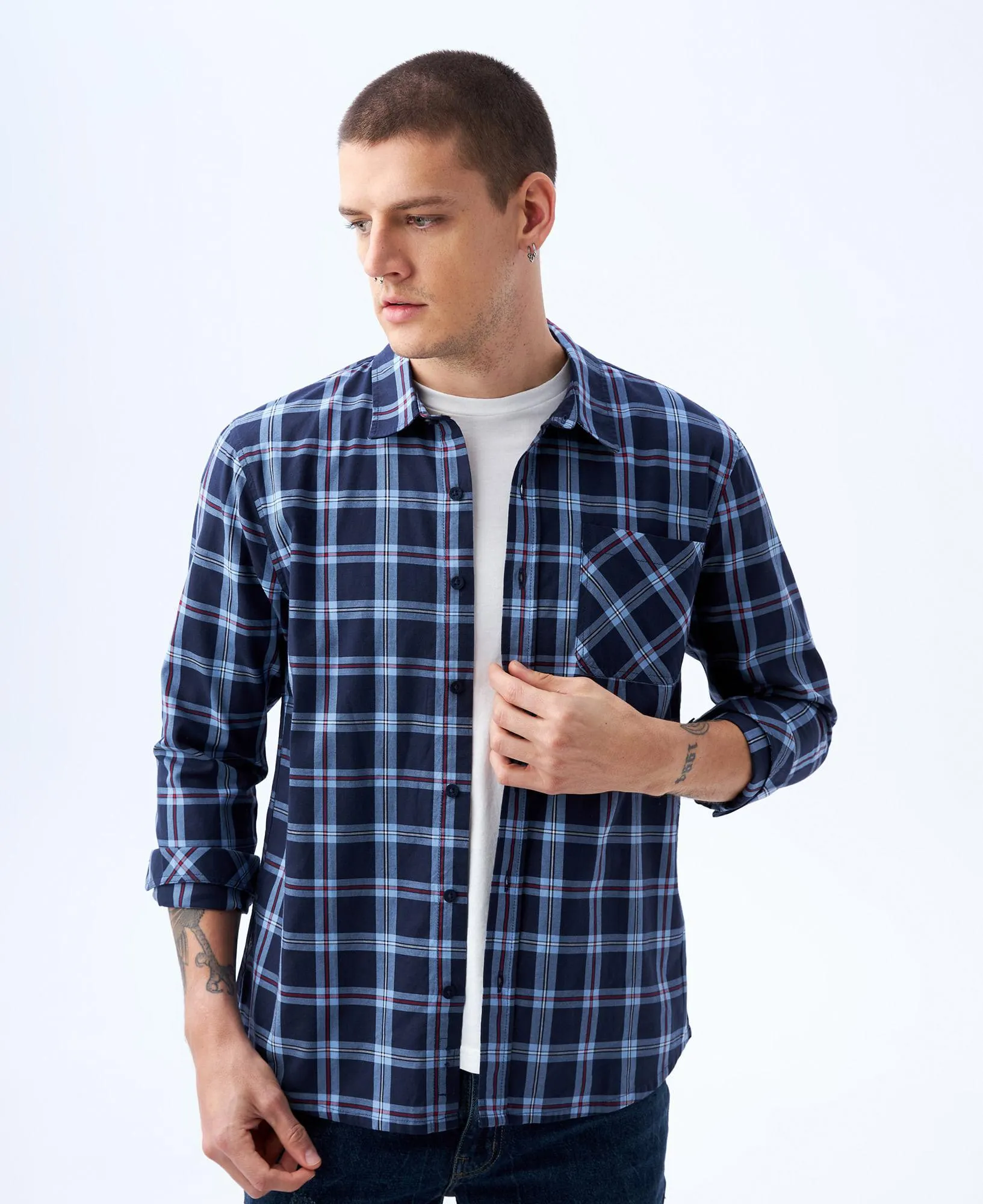 Camisa con diseño a cuadros para hombre