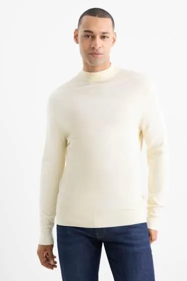 Svetr z jemného úpletu