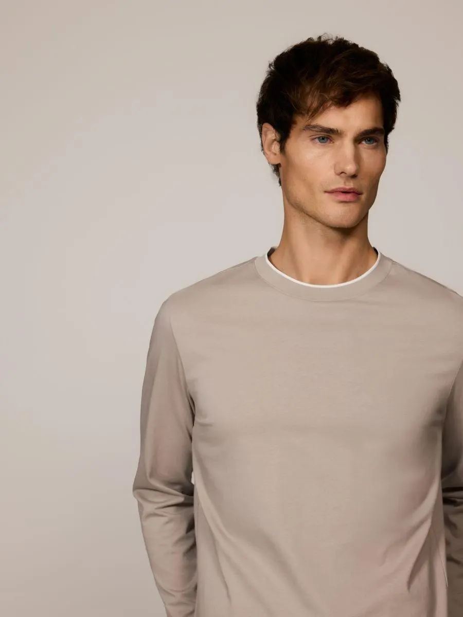 Tričko střihu regular s dlouhými rukávy s prošíváním