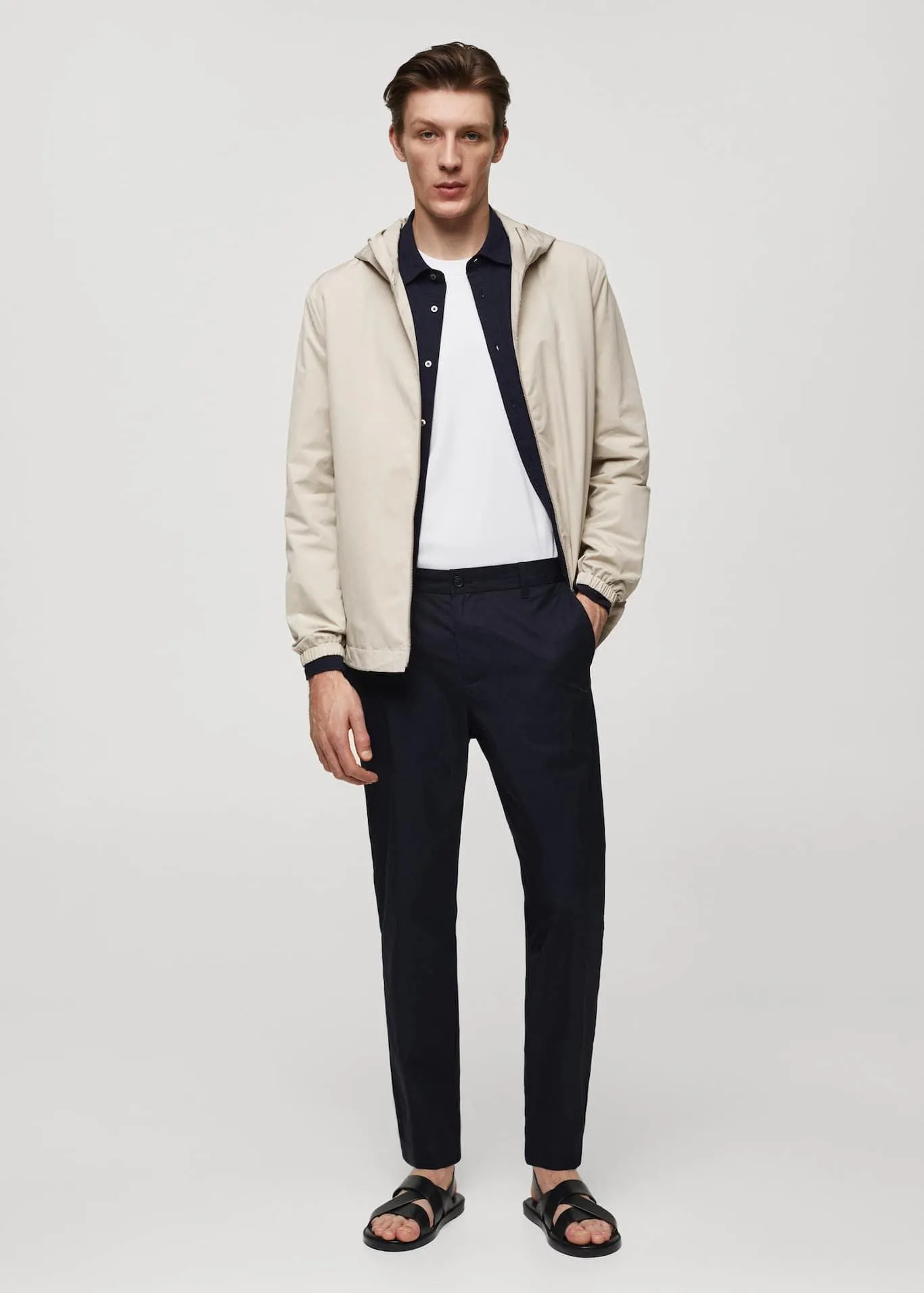 Bunda s kapucí a zipem