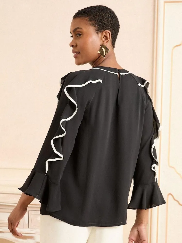 Černá s bílou - Love & Roses plisovaná halenka s flétnovými rukávy a kulatým výstřihem