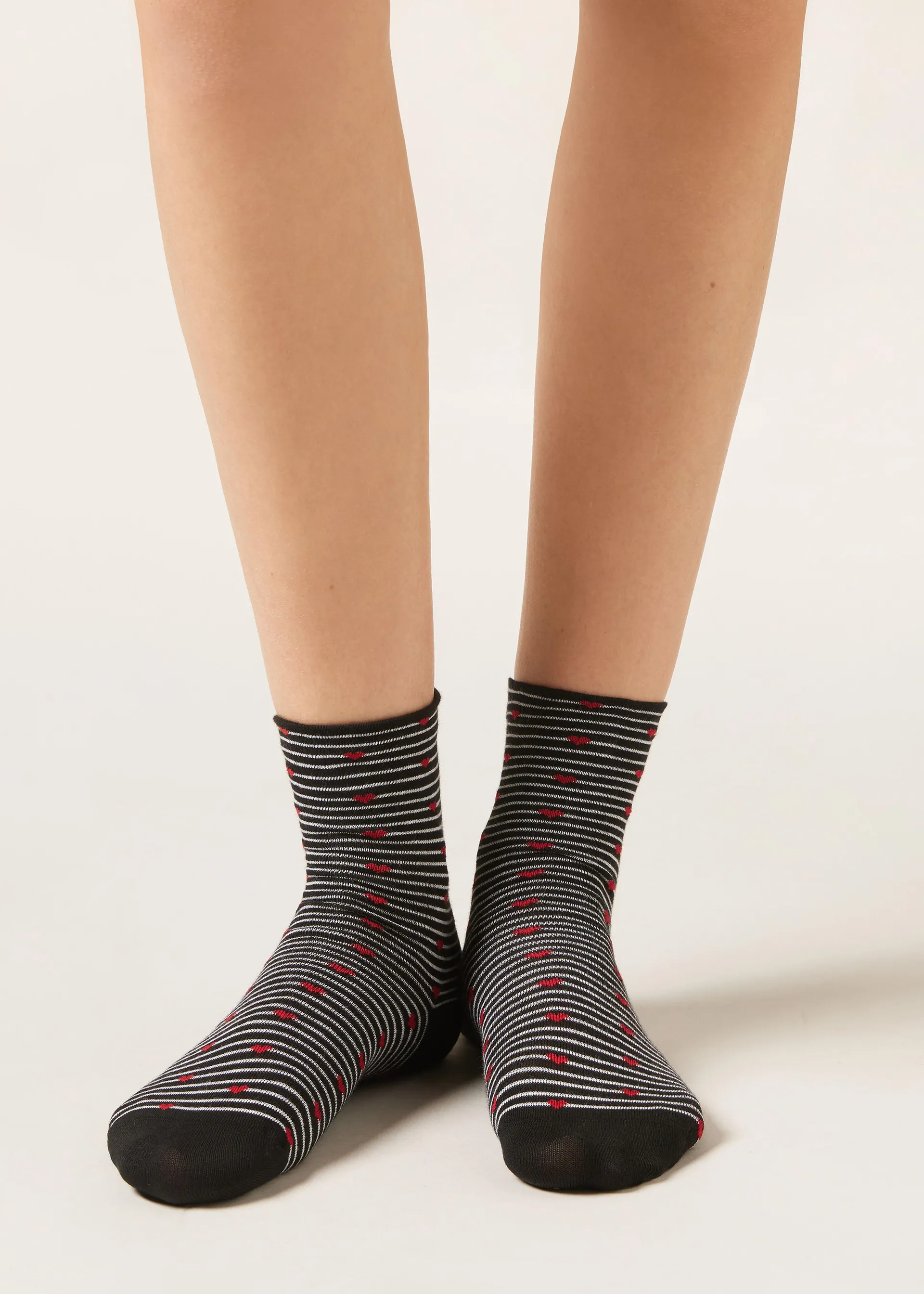 Ponožky s pruhy a srdíčky