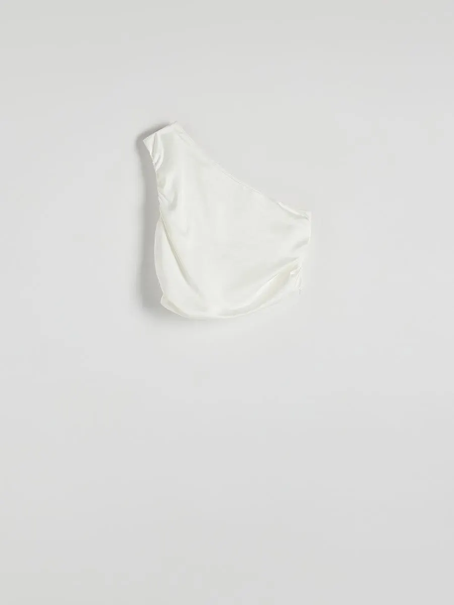 Asymetrická halenka s řasením