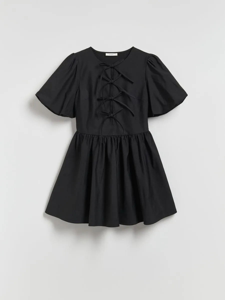 Mini šaty s vázáním