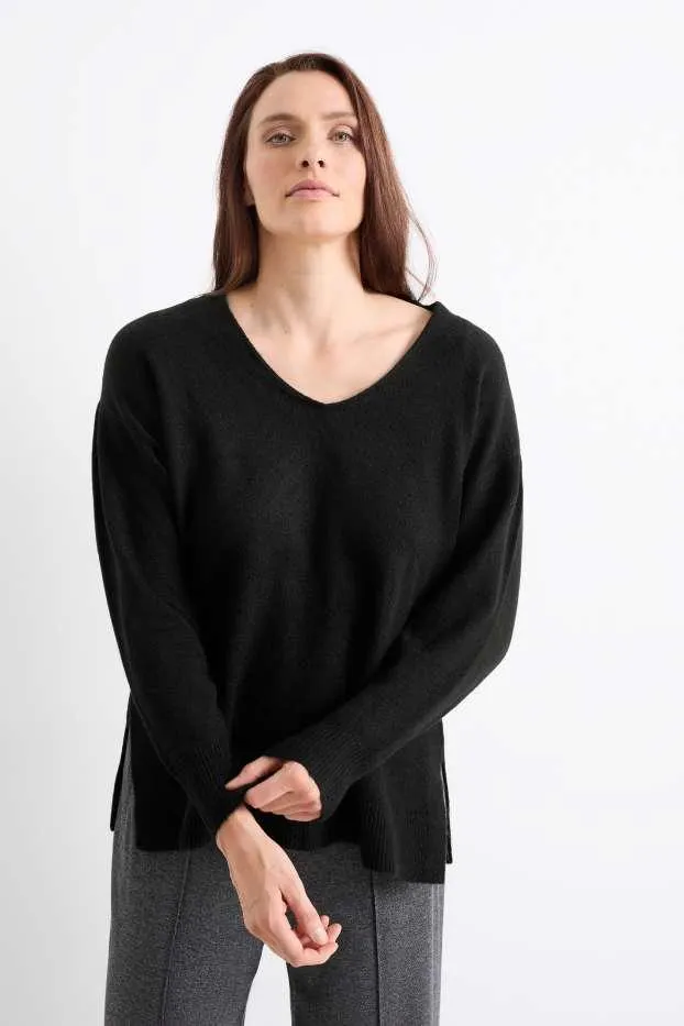 Svetr z jemného úpletu s výstřihem ve tvaru V