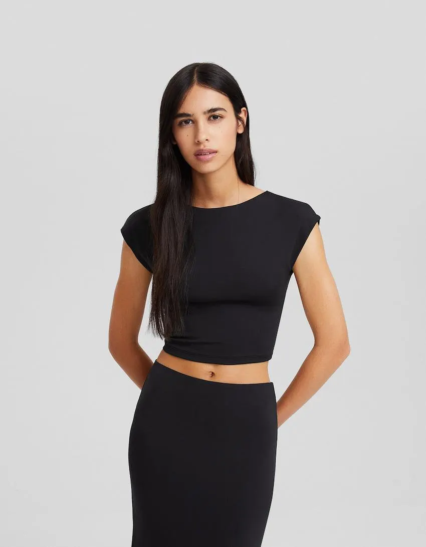 Tričko z nylonové směsi, s krátkými rukávy a odhalenými zády