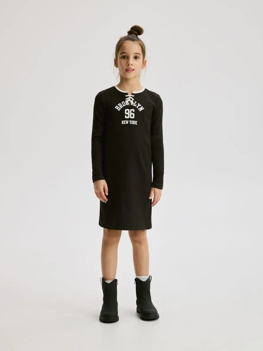 Pletené šaty s potiskem