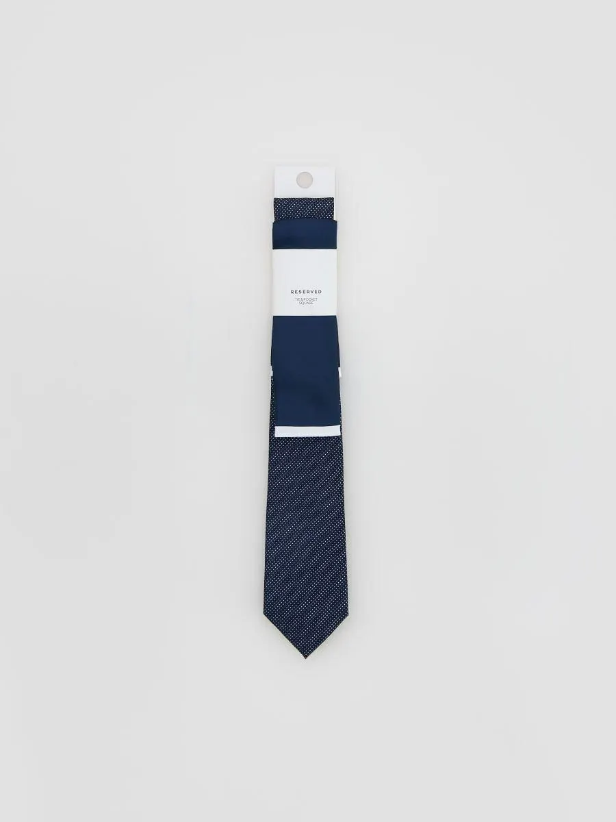 Kravata a kapesníček do kapsy saka