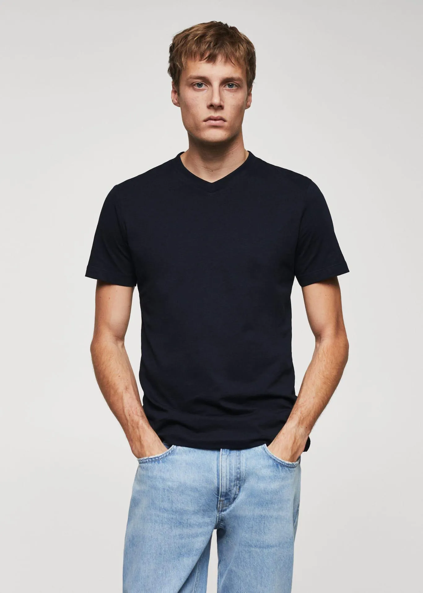 Camiseta básica algodón cuello pico