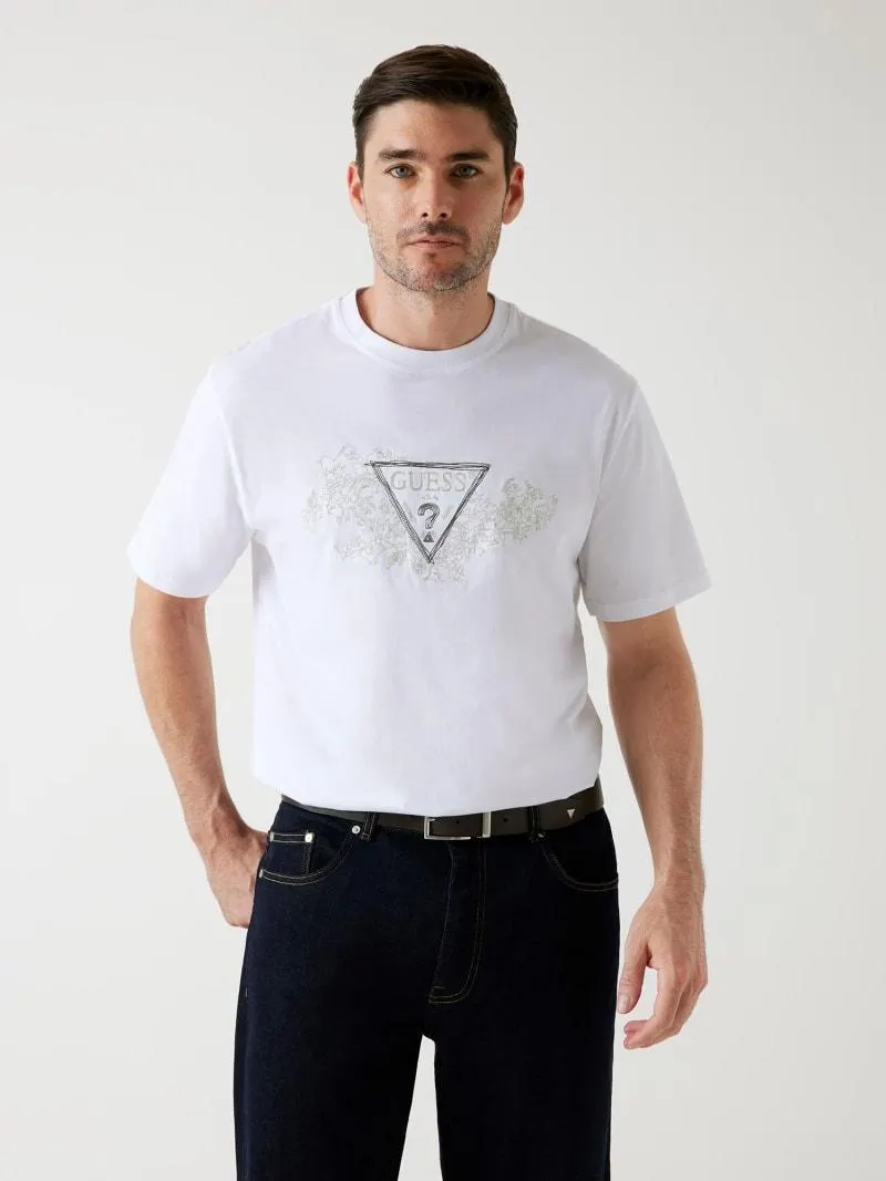 Camiseta logotipo triángulo bordado