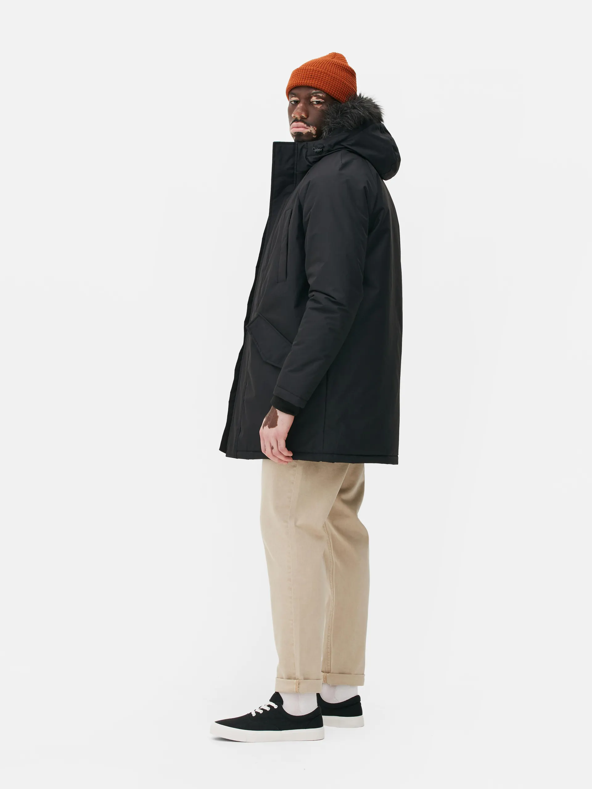 Parka s kapucí lemovanou umělou kožešinou