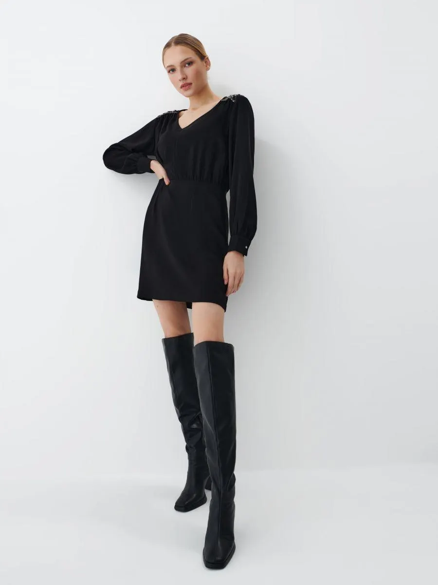 Šaty s dlouhými rukávy