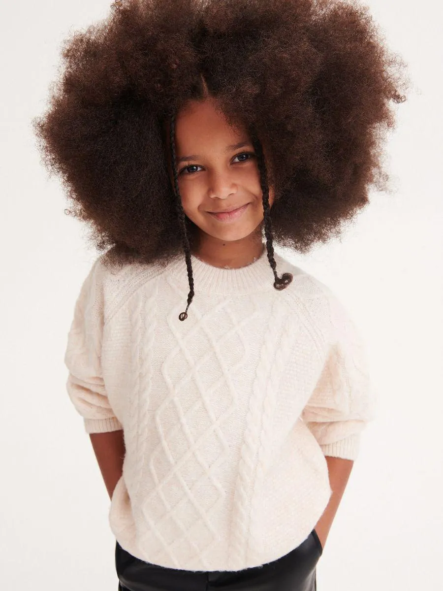 Svetr s ozdobným pletením