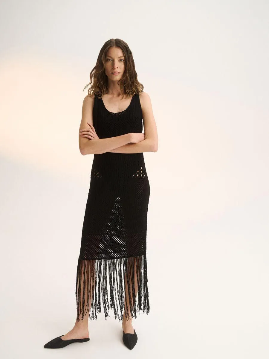 Šaty s třásňovým lemem