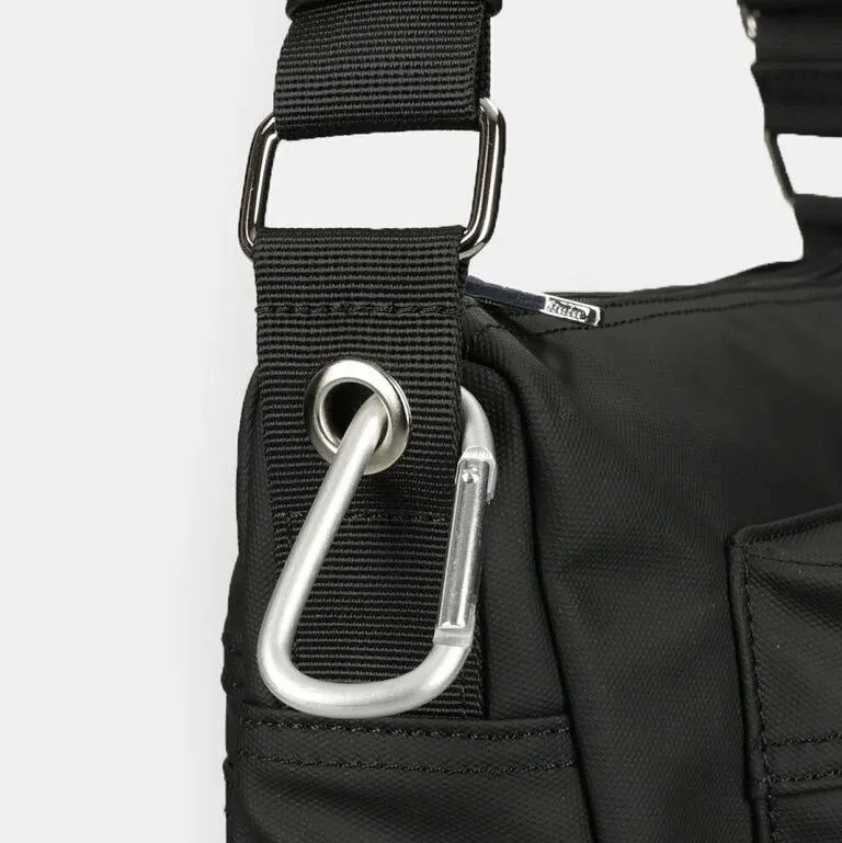 Sportovní dámská taška s přední kapsou