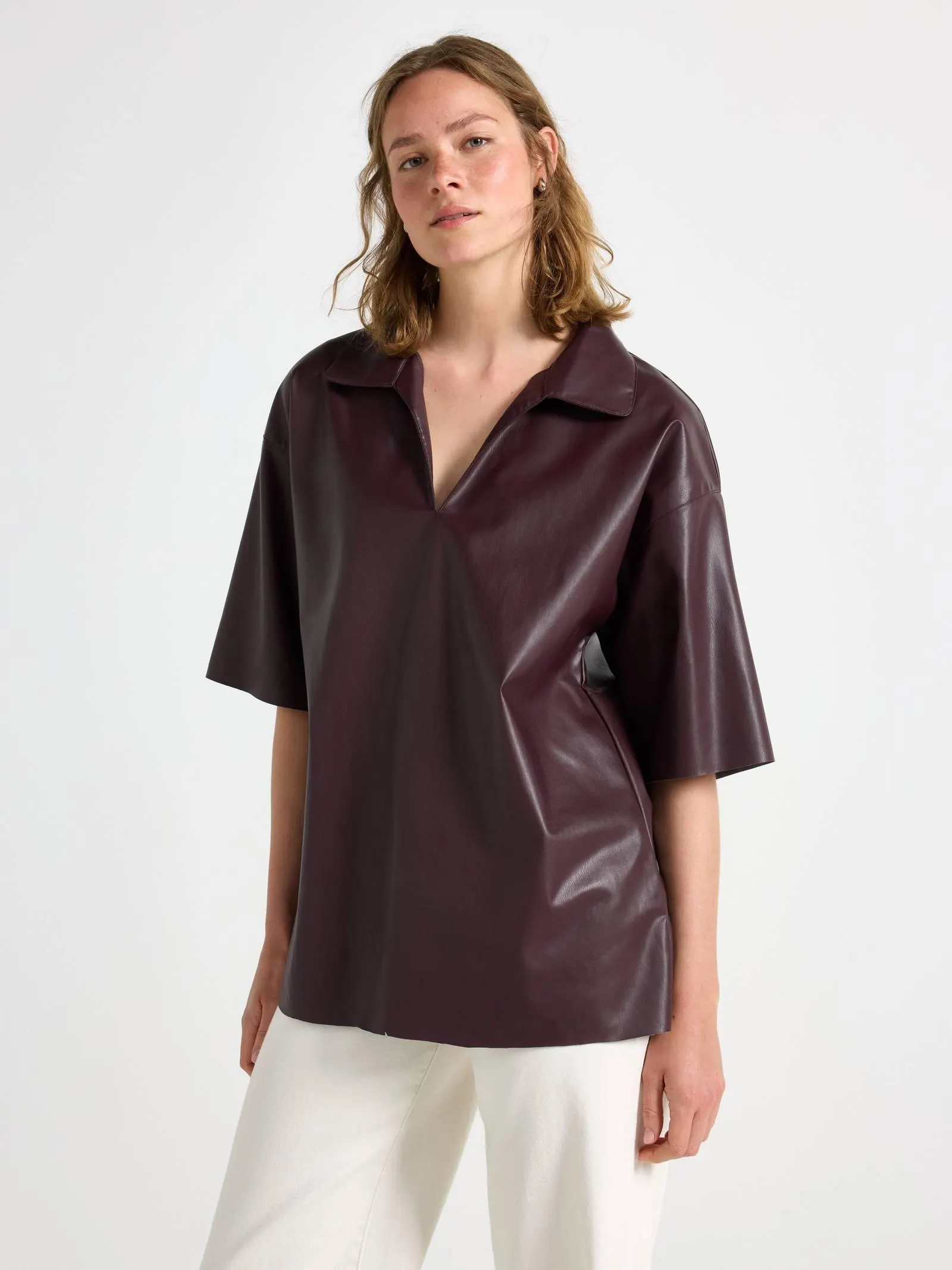 Košile z imitace kůže