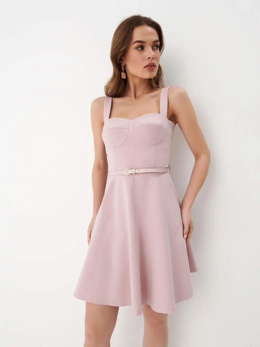 Šaty s rozšířenou sukní