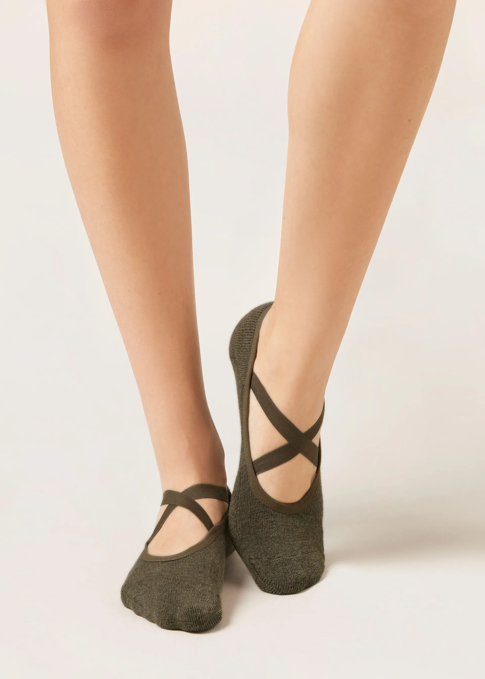 Protiskluzové ponožky Pilates s kříženým detailem