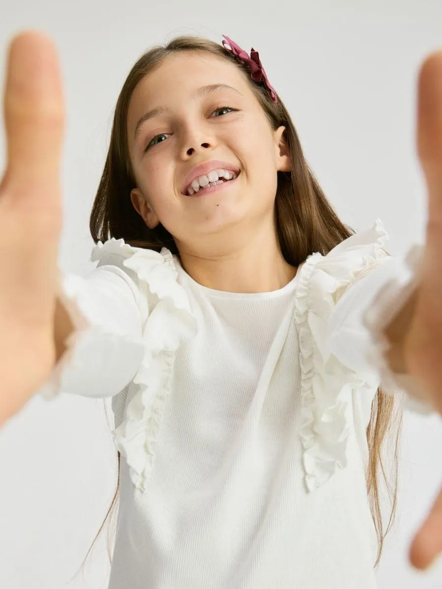 Žebrovaná halenka s volánem