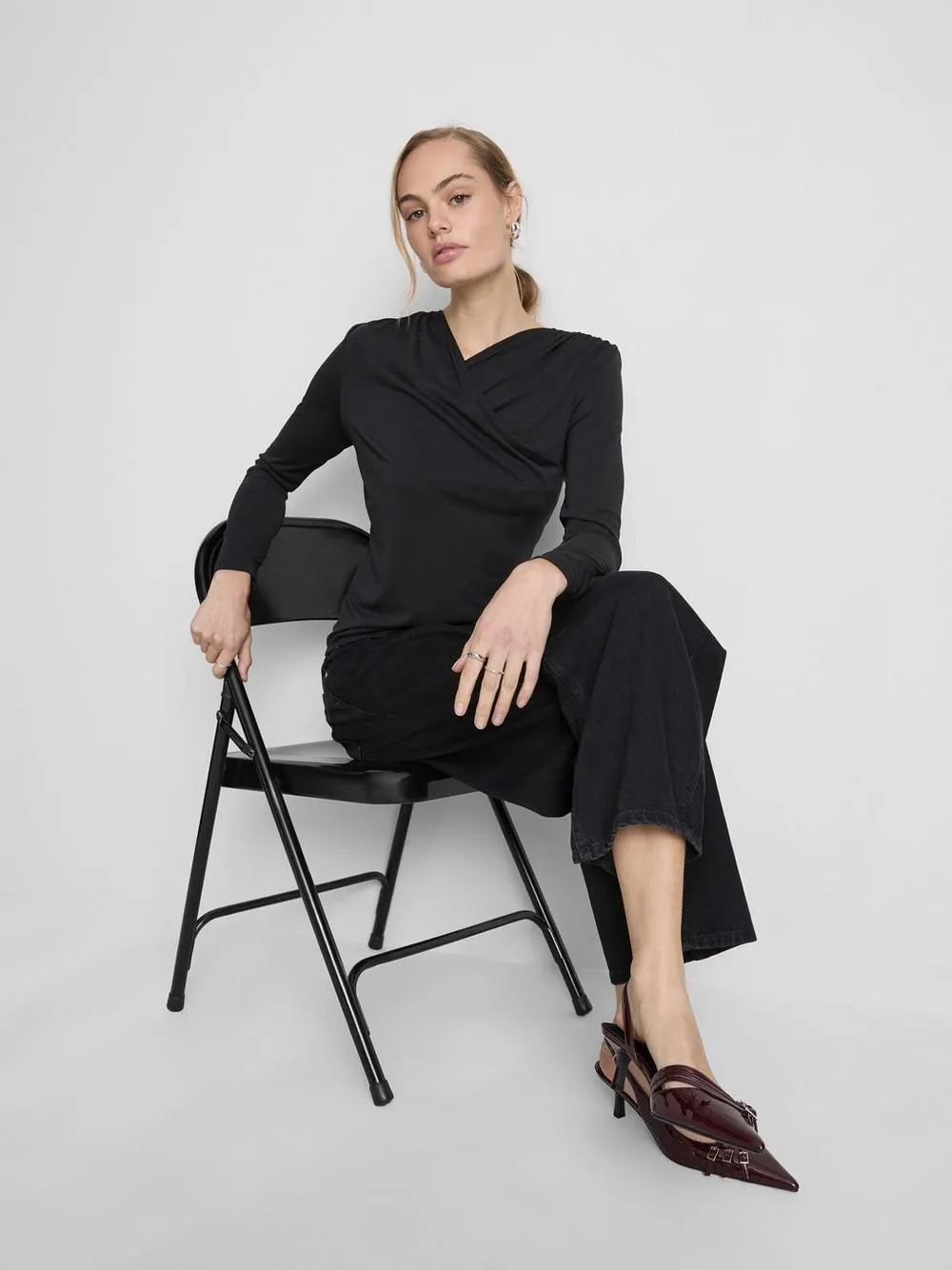 Splývavý top s dlouhým rukávem The Edit