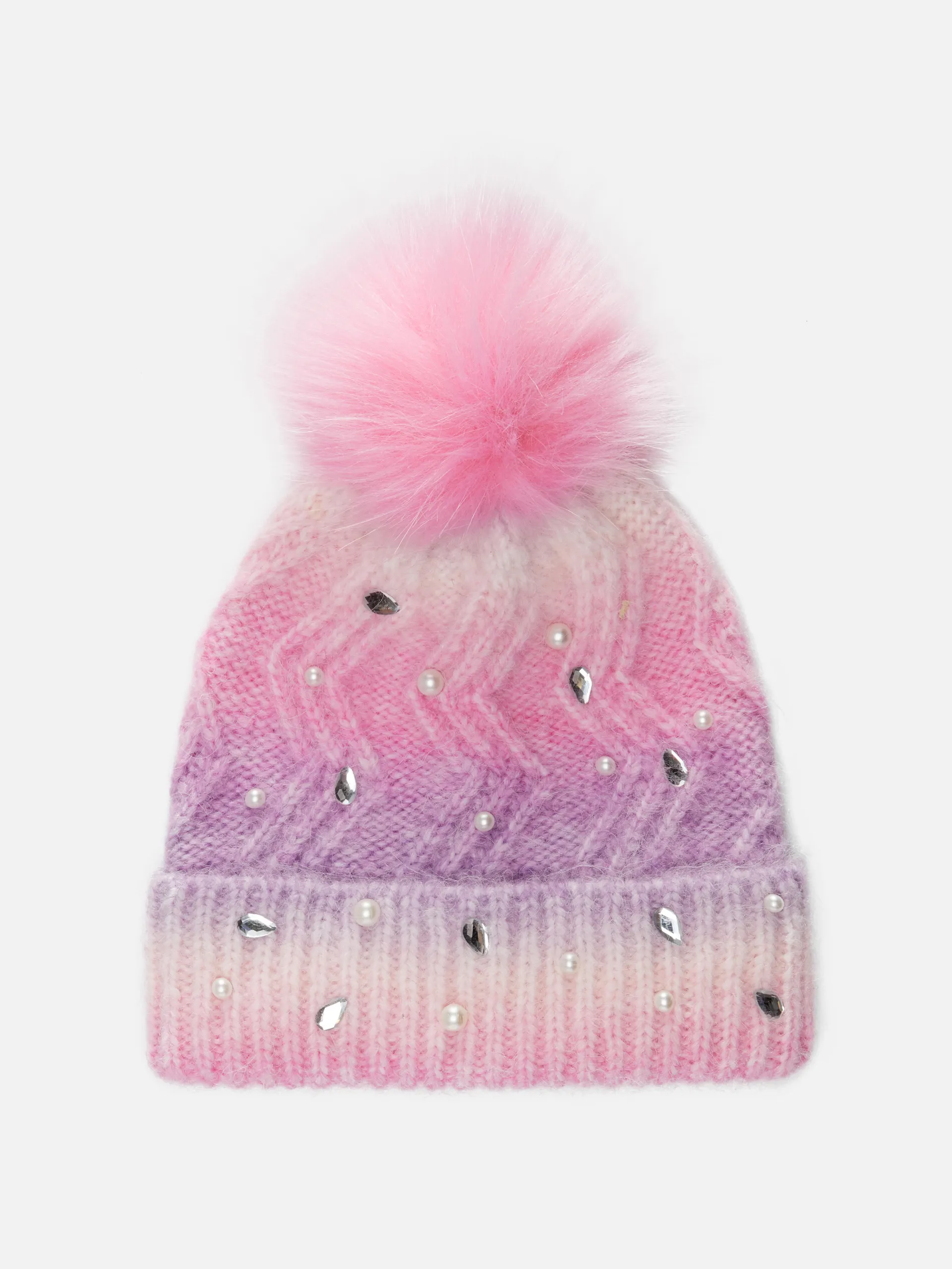 Zdobená čepice s bambulí