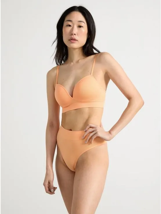 Bezešvá push-up podprsenka