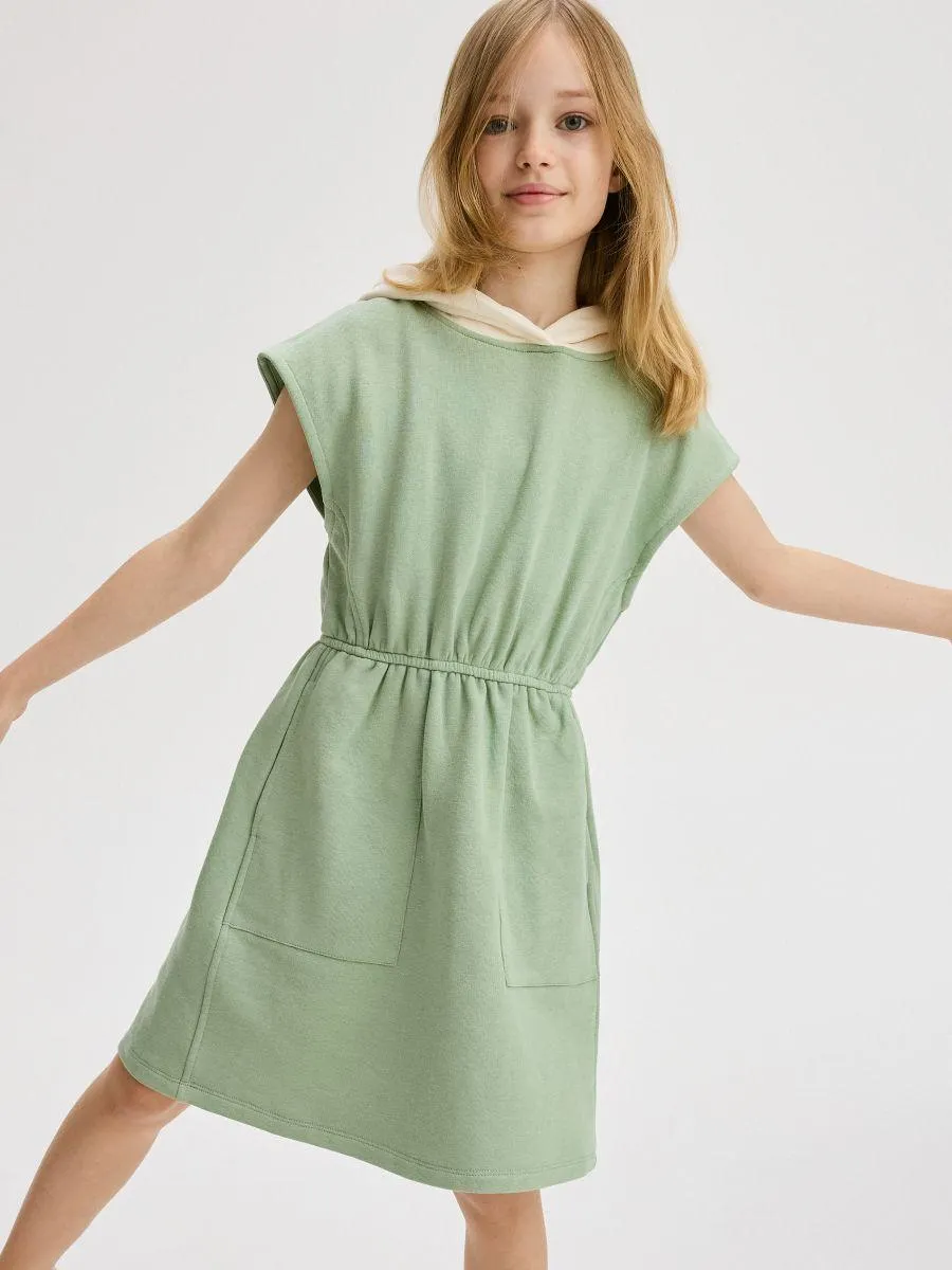 Žerzejové šaty s kapucí