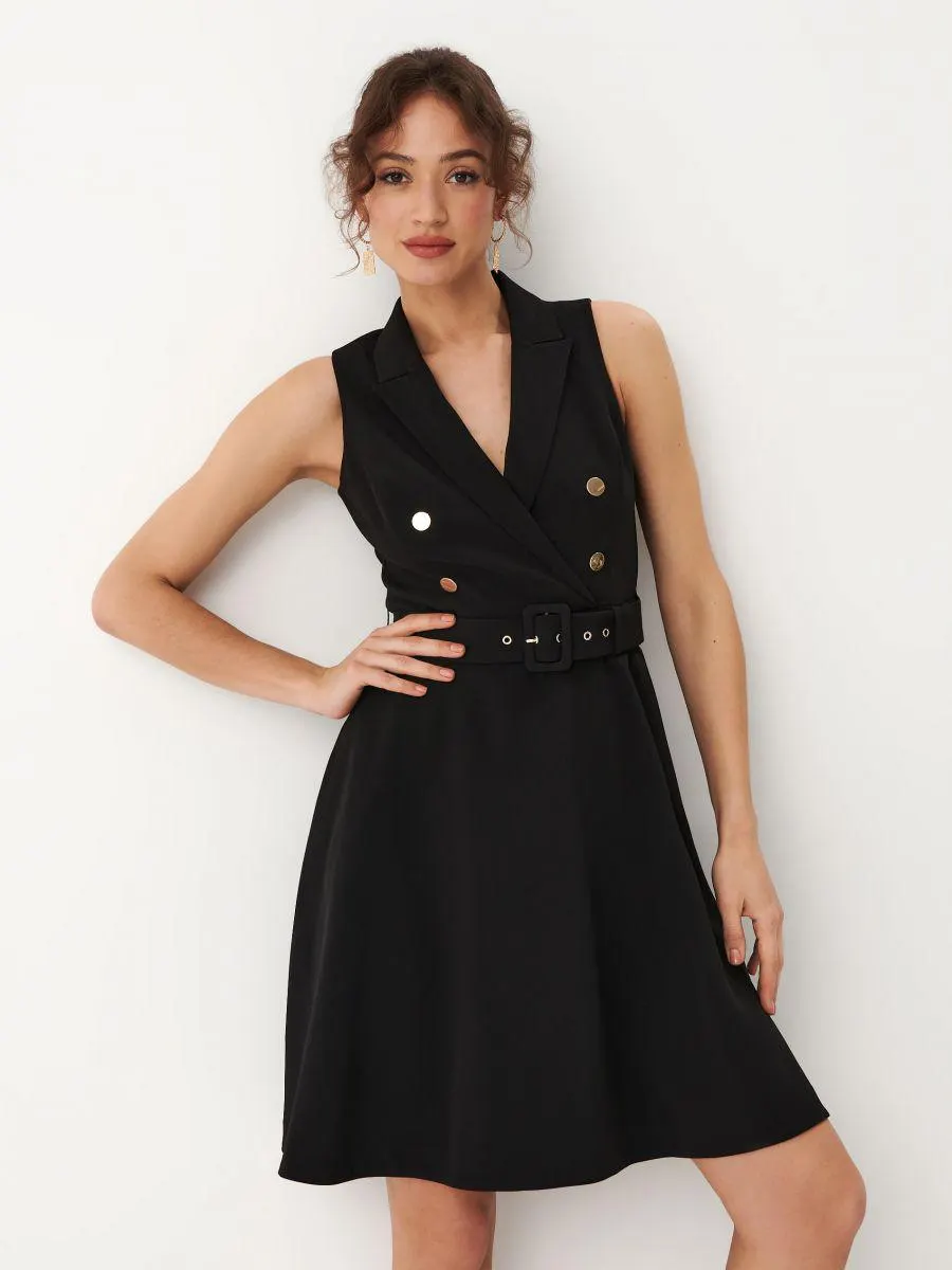 Šaty se siluetou písmene a