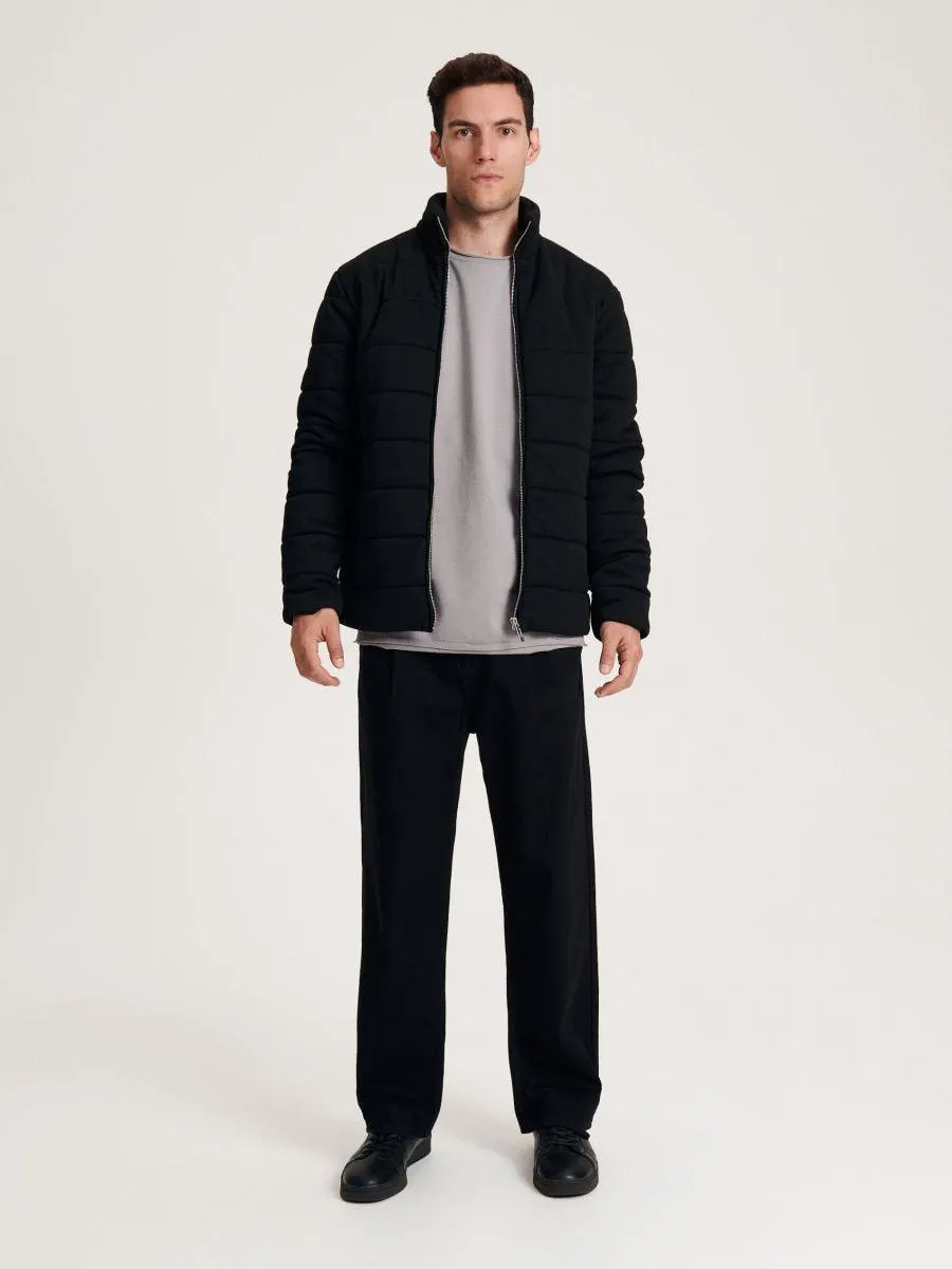 Geacă matlasată cu guler înalt