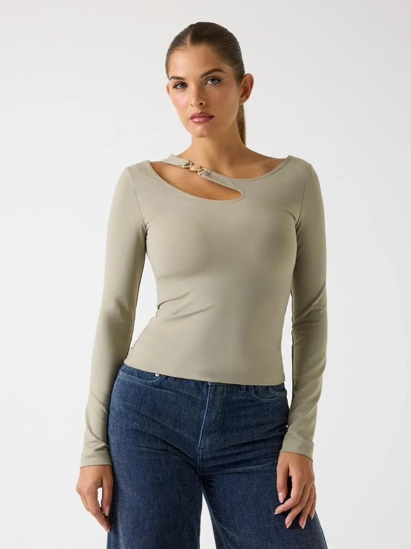 Top con abertura y hebilla