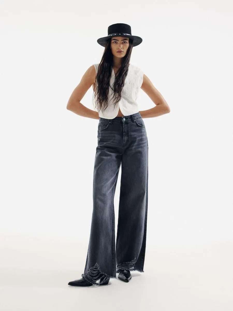 Vesta s dekorativní výšivkou